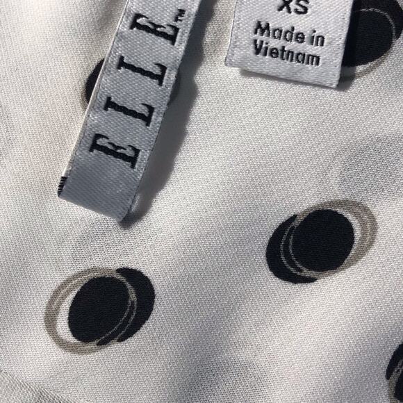 Elle White Black Polka Dot Sleeveless Top Ruffle Front Keyhole Button Closure - Picture 8 of 16